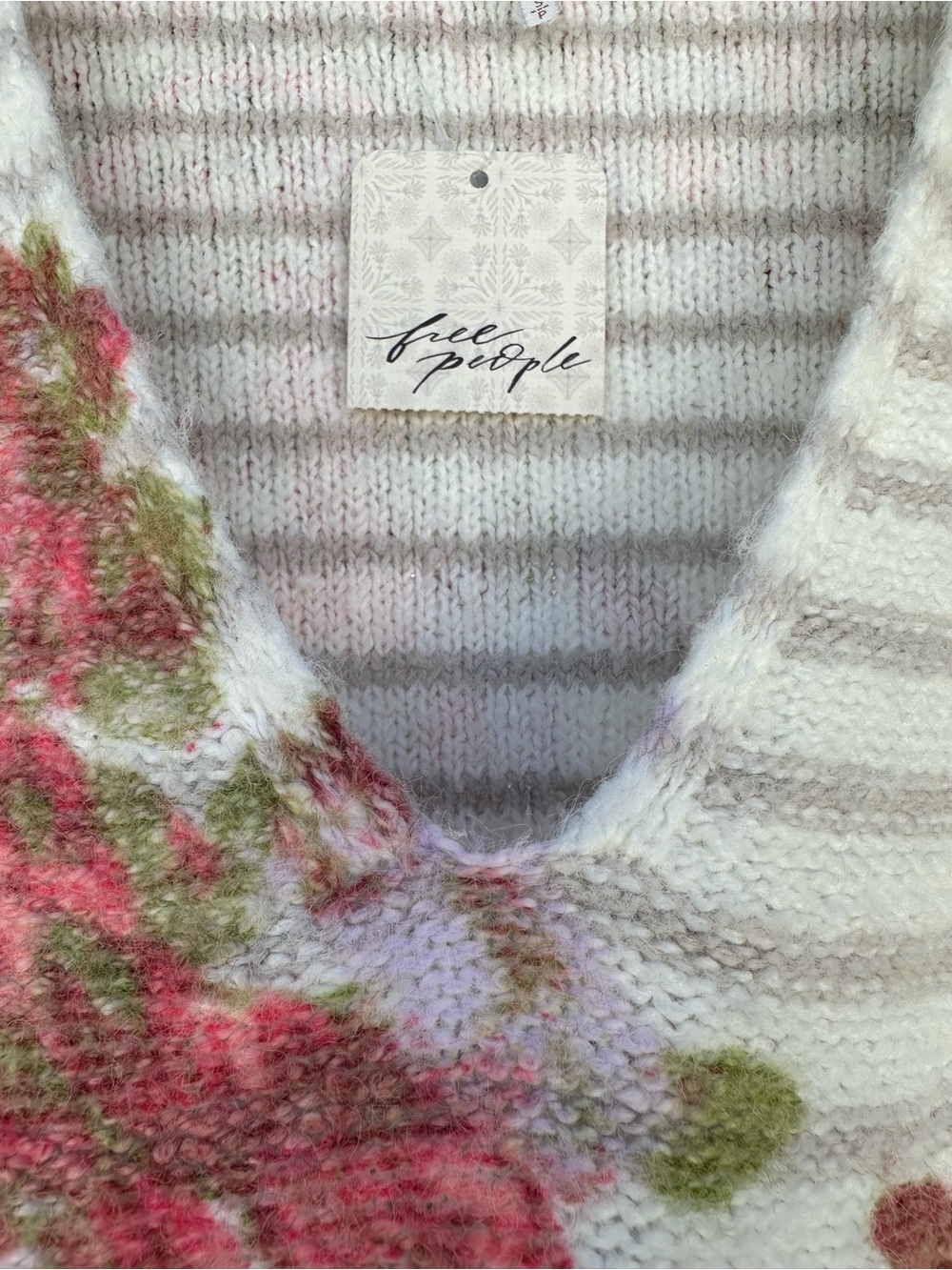 NWT FREE PEOPLE BED OF ROSES SWEATER SIZE SMALL!! SO CUTE!!! - Picture 8 of 8